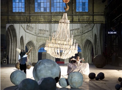 John Cage Europeras 1, Ruhrtriennale 2012, Jahrhunderthalle Bochum. © Wonge Bergmann für die Ruhrtriennale, 2012. Szene aus der Hauptprobe für die Oper " Europeras 1 " von John Cage in der Inszenierung von Heiner Goebbels, Intendant der Ruhrtriennale 2012-14 am Dienstag, 14.08.2012 in der Jahrhunderthalle Bochum. Rechts Sängerin Ilse Eerens.
