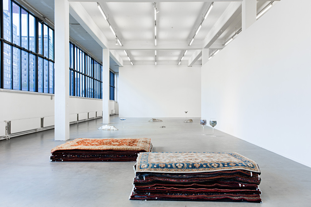 Nina Beier, Cash for Gold, Ausstellungsansicht / exhibition view, Kunstverein in Hamburg, 2015, Foto / Photo: Fred Dott