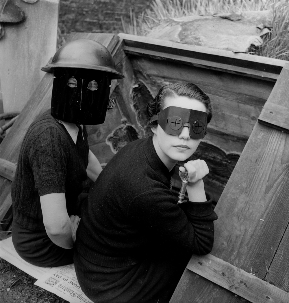 Lee Miller: Brandschutzmasken, London, England, 1941 © Lee Miller Archives England 2015. All Rights Reserved.