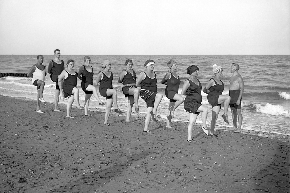 Jugendstil: Strandsport, in Wyk auf Föhr, Sanatorium Carl Gmelin, um 1912, Friesenmuseum, Sammlung Familie Ingwersen, © Fotoarchiv Ingwersen Wyk