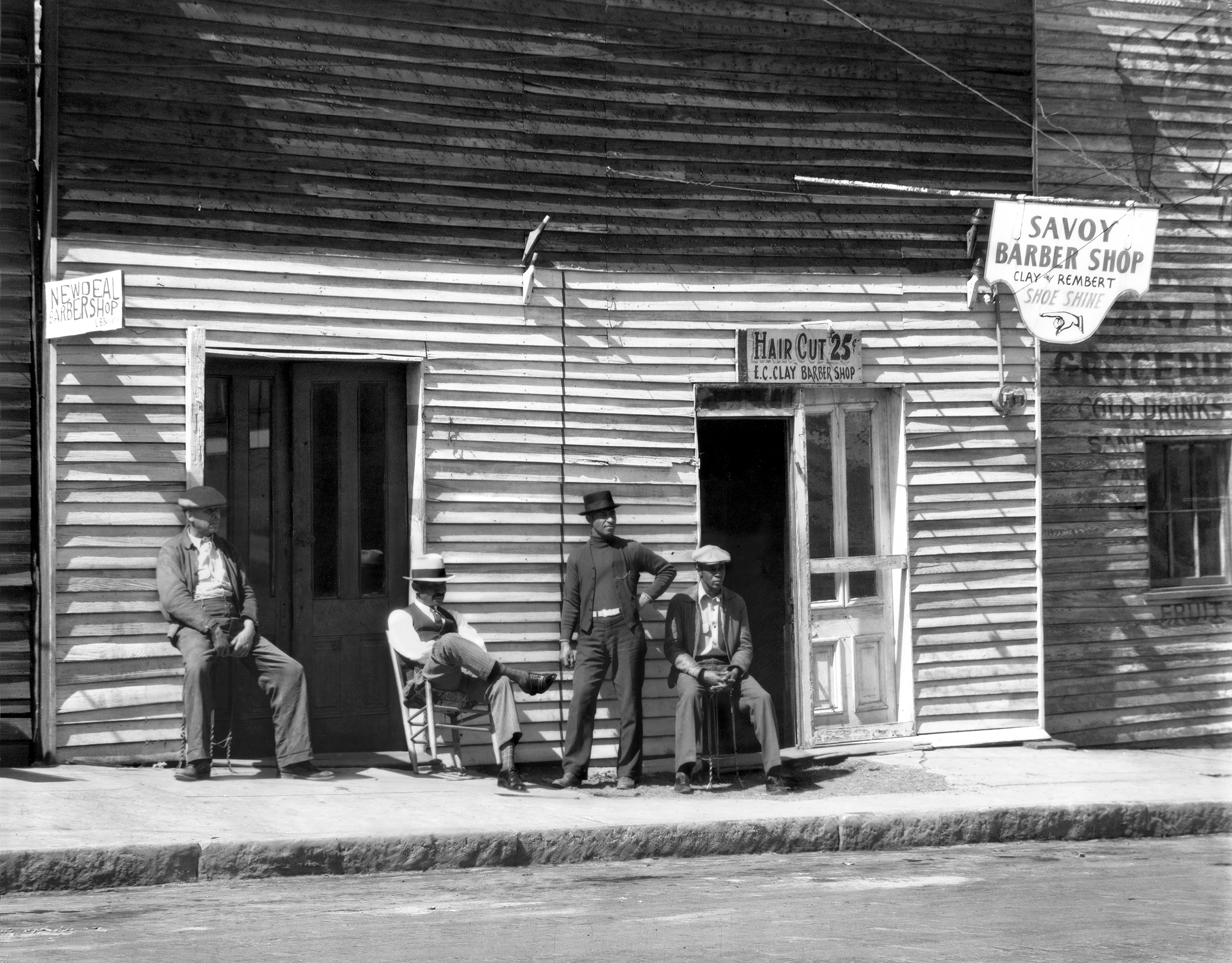 Walker Evans, Barber Shop, Southern Town, 1936,  © Walker Evans 